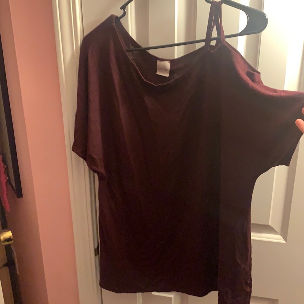Kaileigh Off-the-Shoulder Short Sleeve T-Shirt